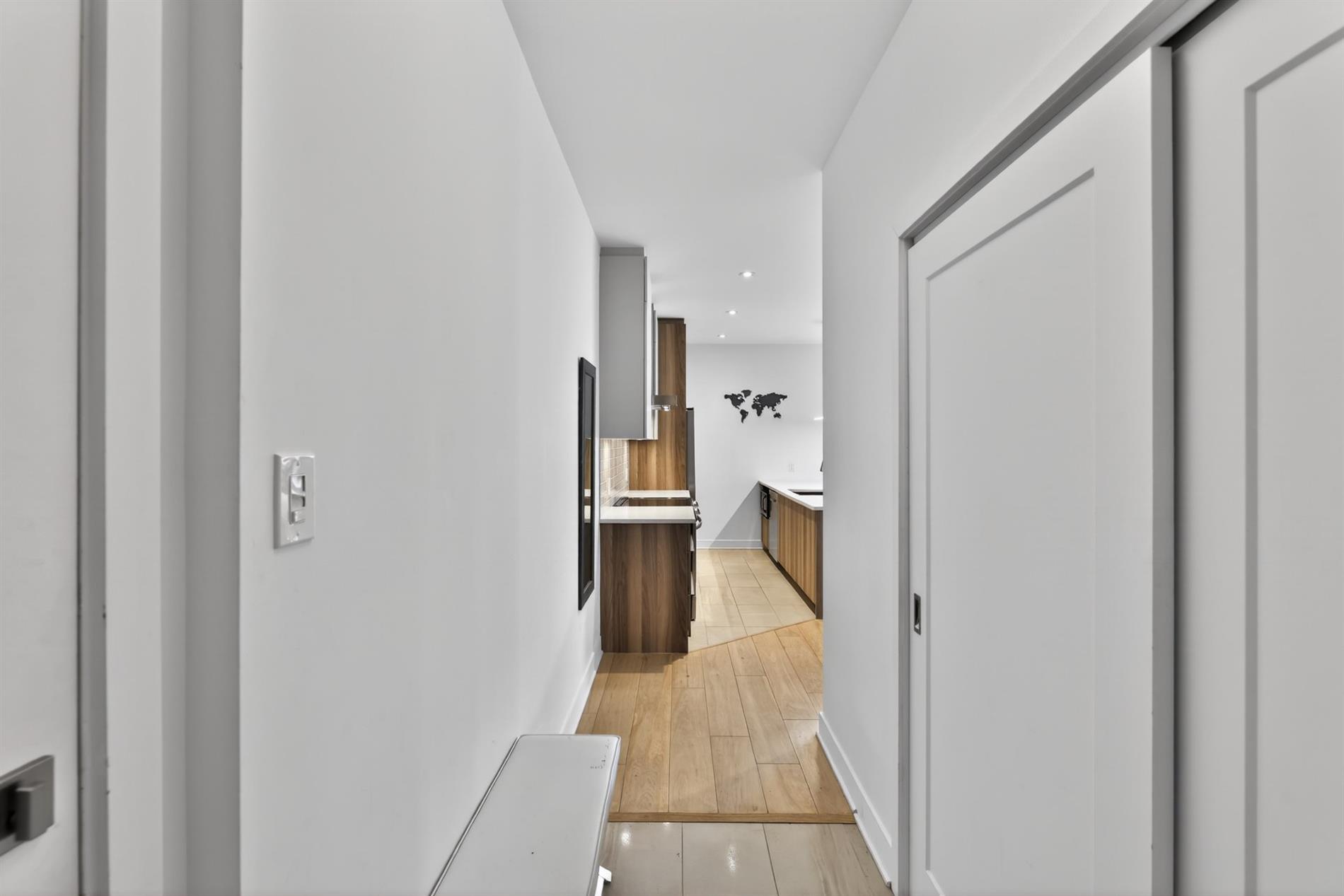 201-1175 Rue Marie-Gérin-Lajoie — photo 3