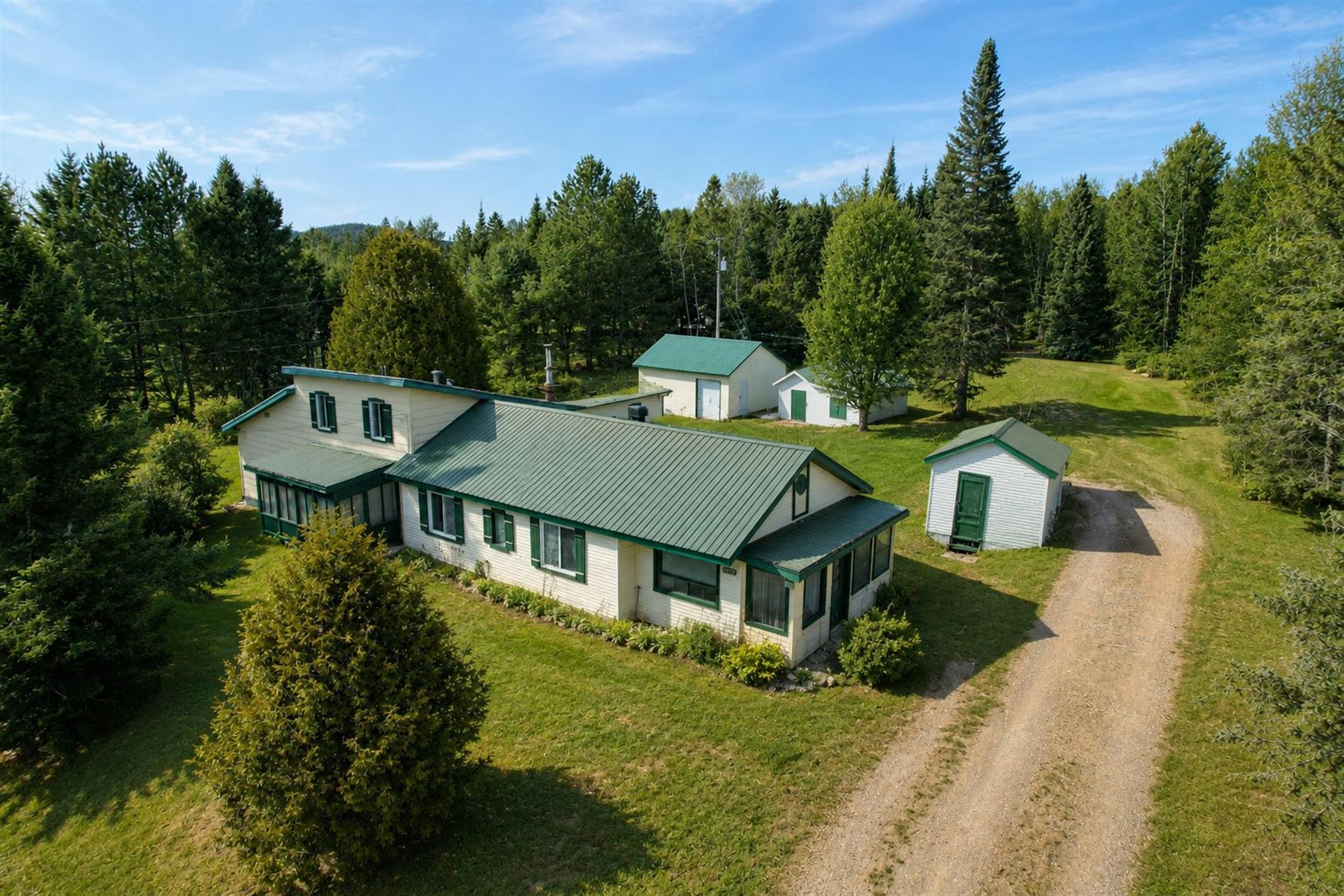 1102 Ch. de Ste-Lucie — photo 1