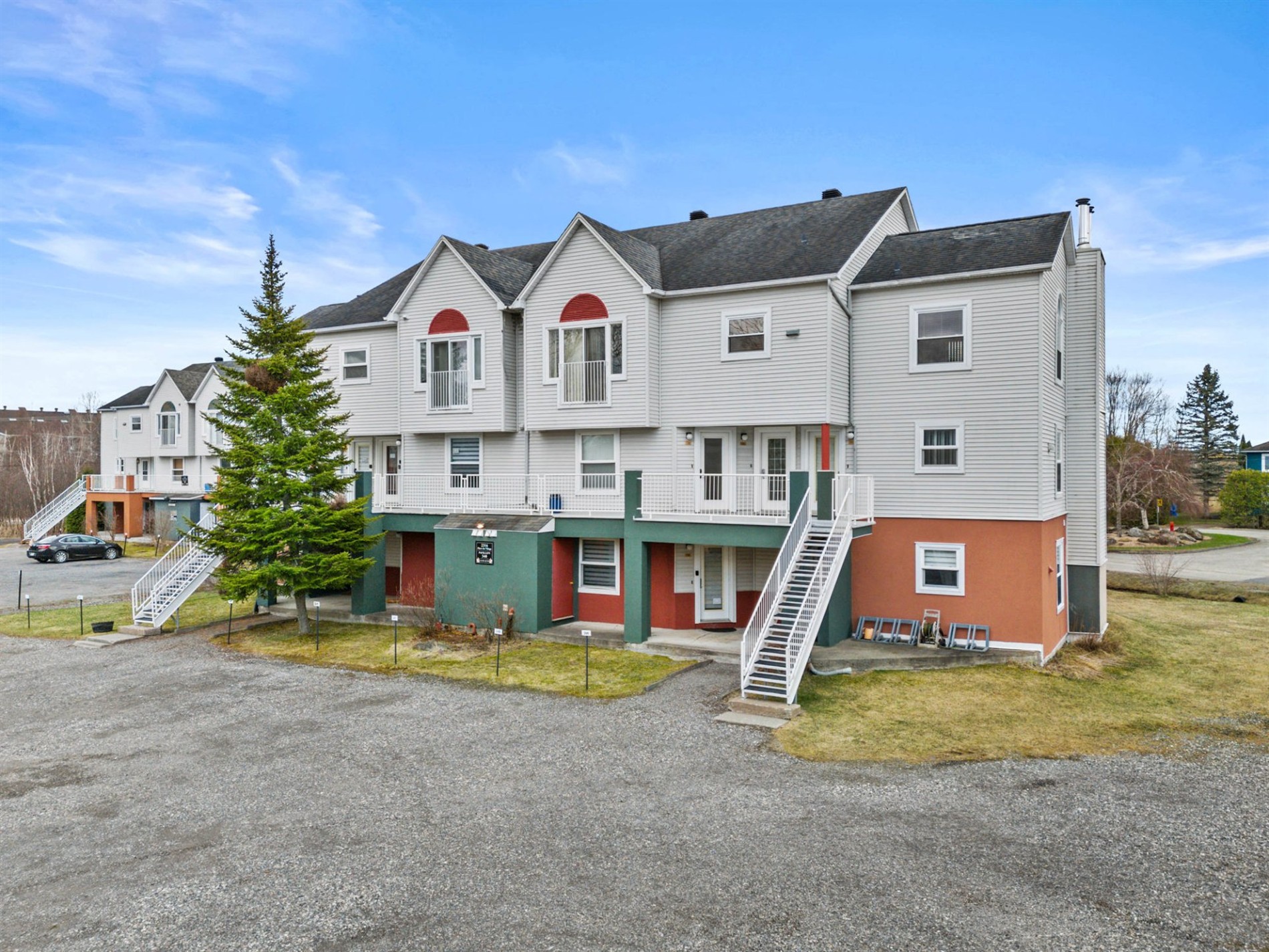349-2316 Place du Village — photo 1