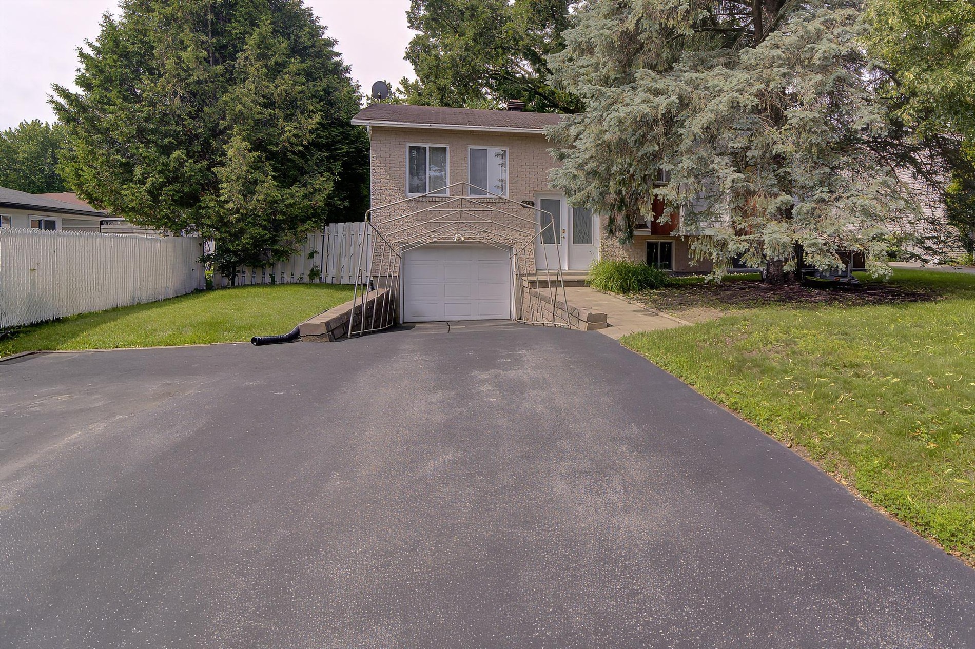 835 Boul. de Châteauneuf — photo 1