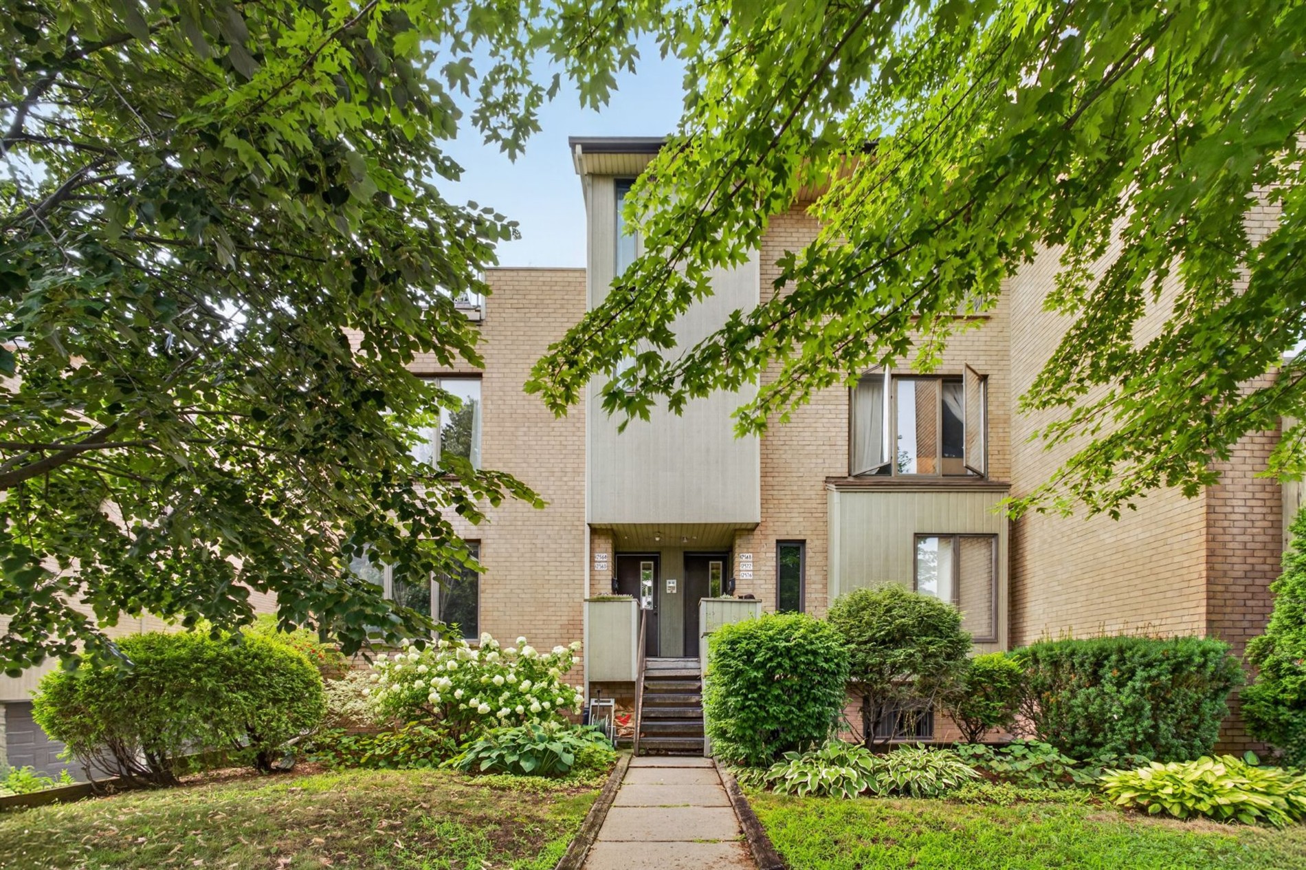12572 Rue Odette-Oligny — photo 1