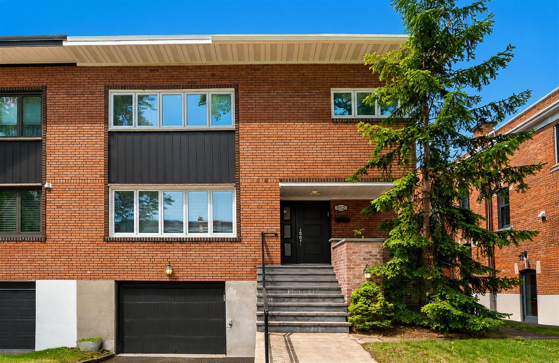 852 Av. Dunlop — photo 1