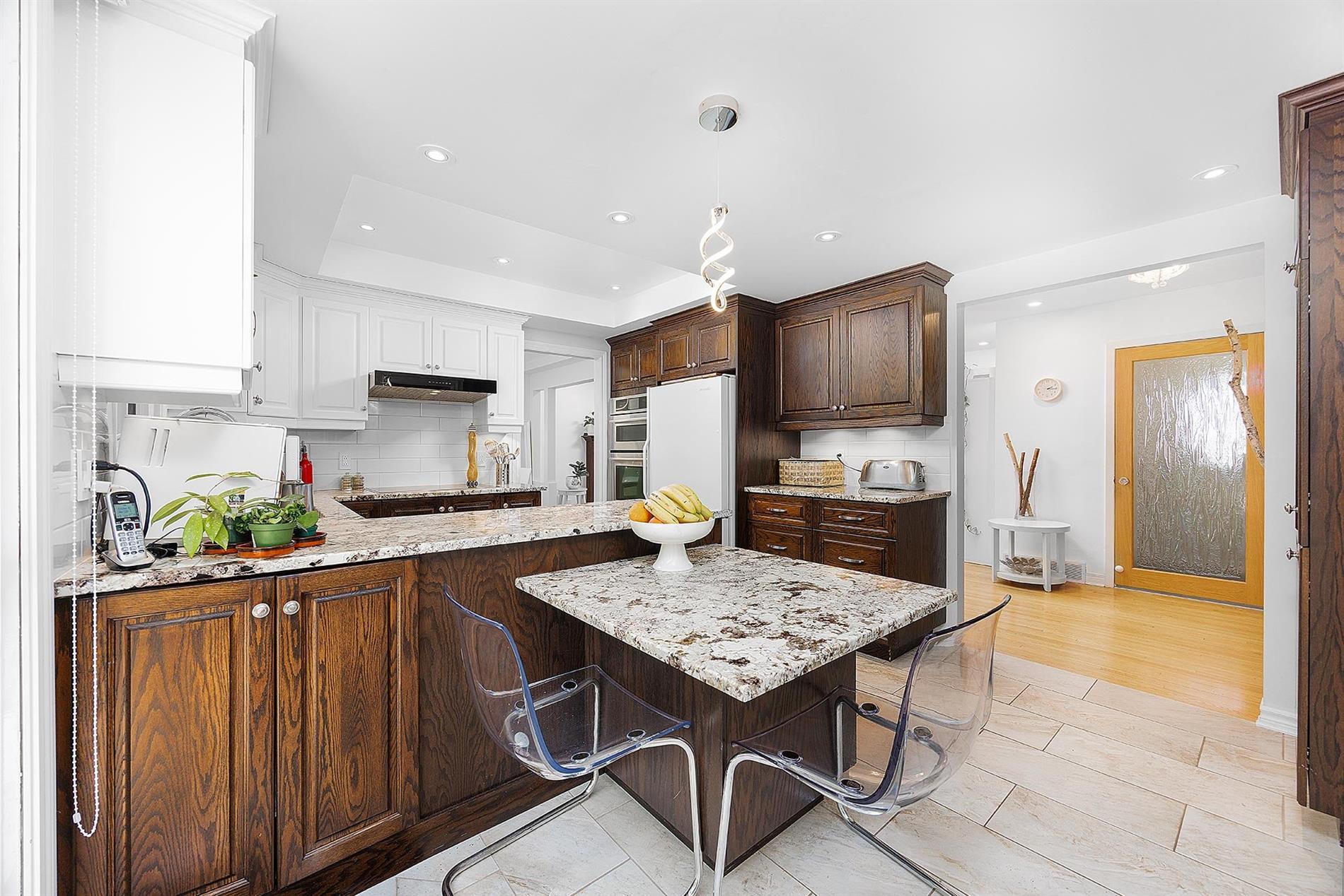92 Av. Rockwyn — photo 3