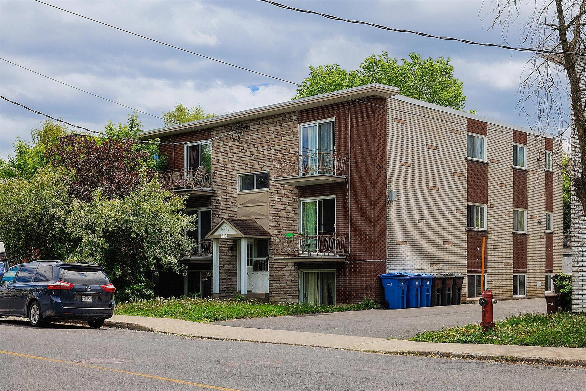 884 Rue Cartier — photo 1