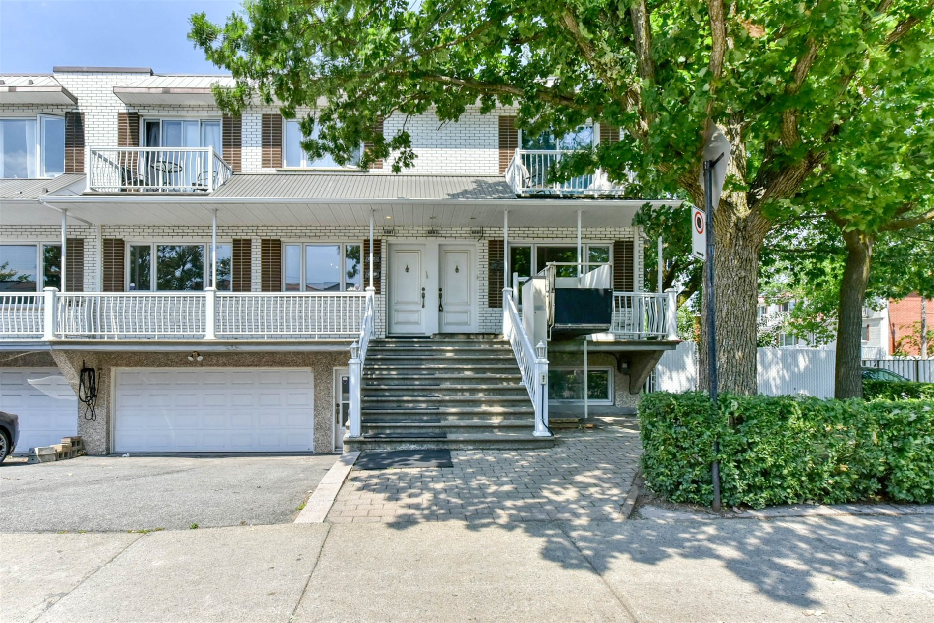 6881-6885 Rue St-Zotique E. — photo 1