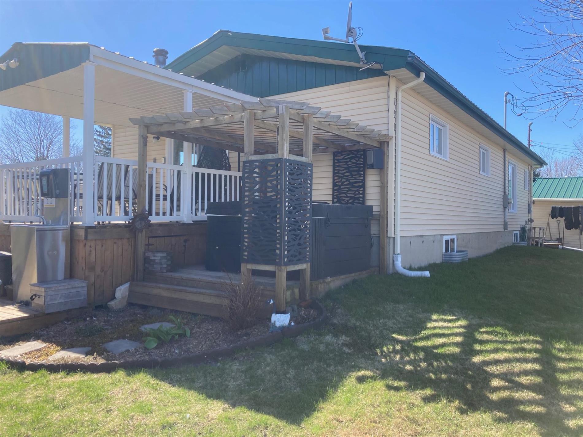 131 39e Avenue — photo 3