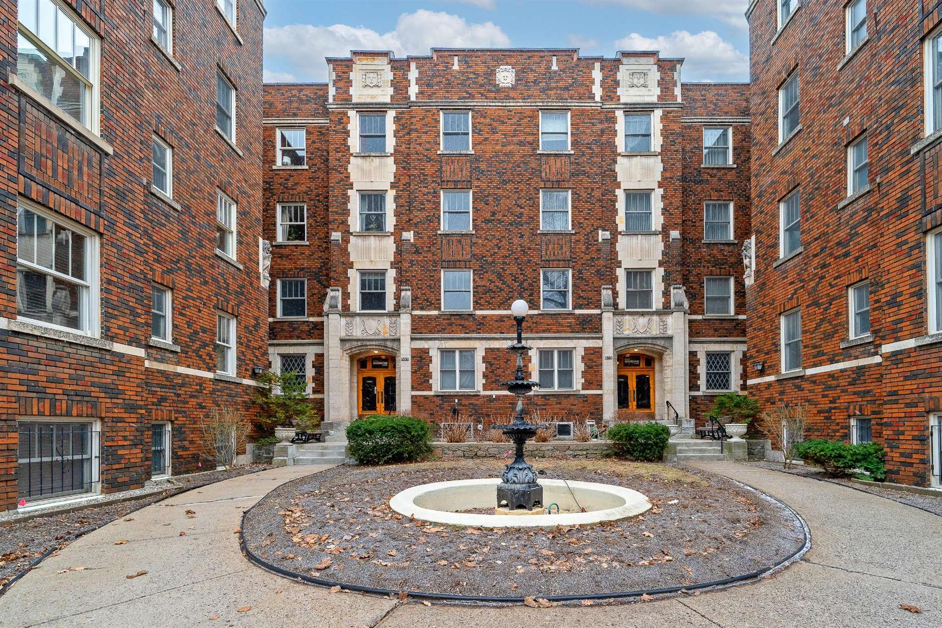 31-1540 Av. Bernard — photo 1