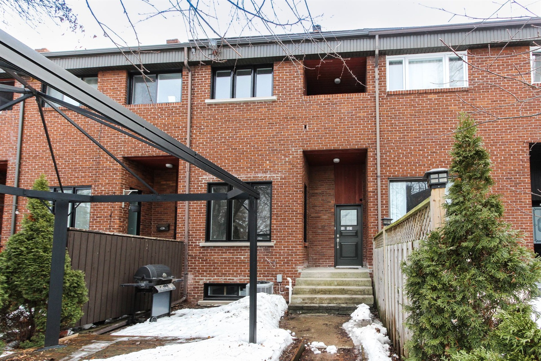 12-121 Av. Vanguard — photo 1