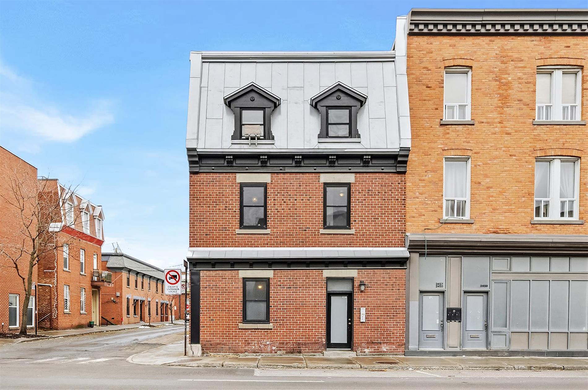 2451 Rue Ste-Catherine E. — photo 2