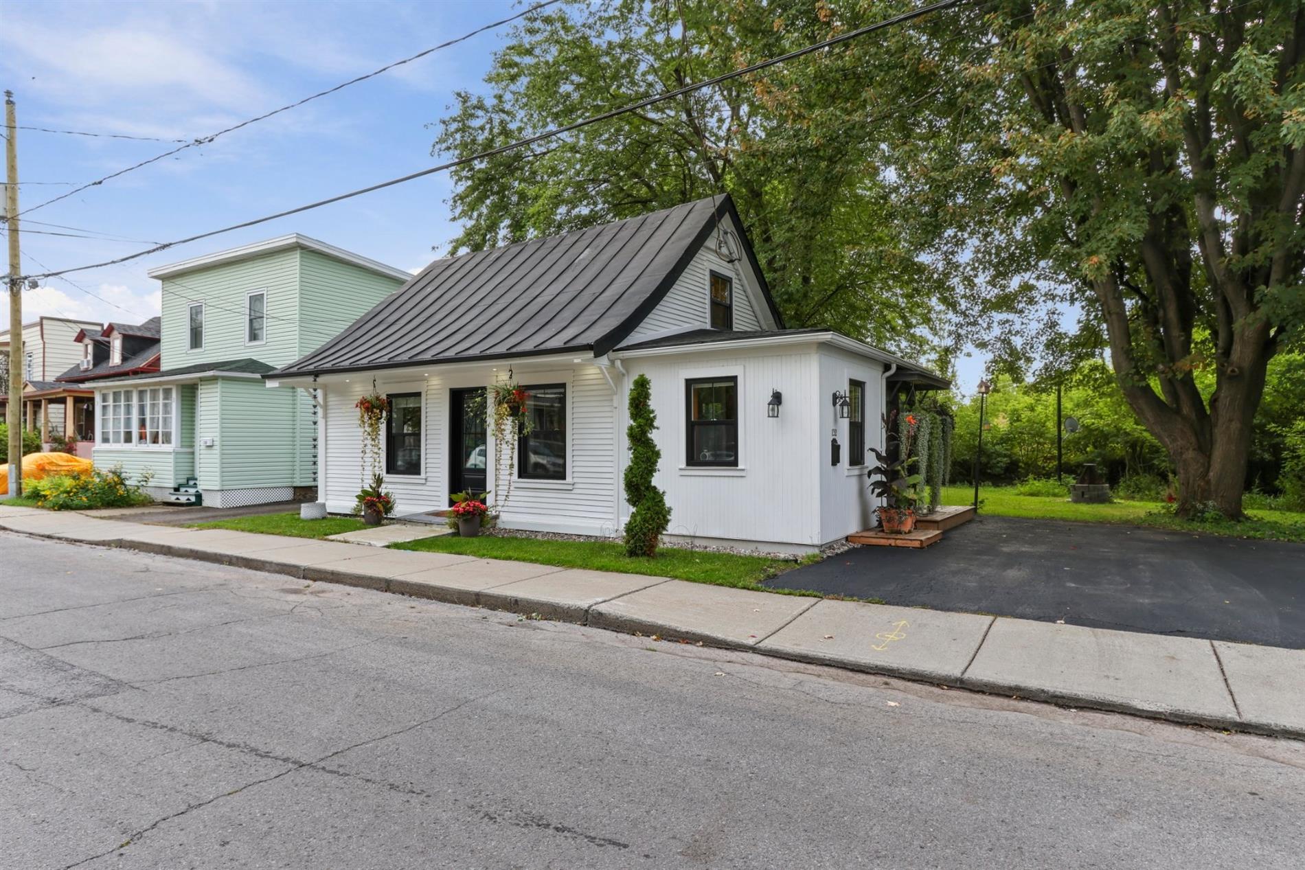 132 Rue St-Charles — photo 2