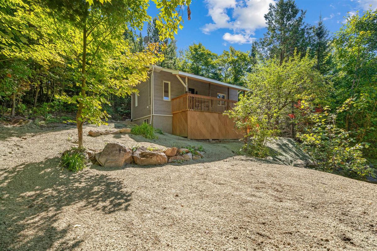 Bungalow - 988 Ch. d'Entrelacs, Sainte-Marguerite-du-Lac-Masson