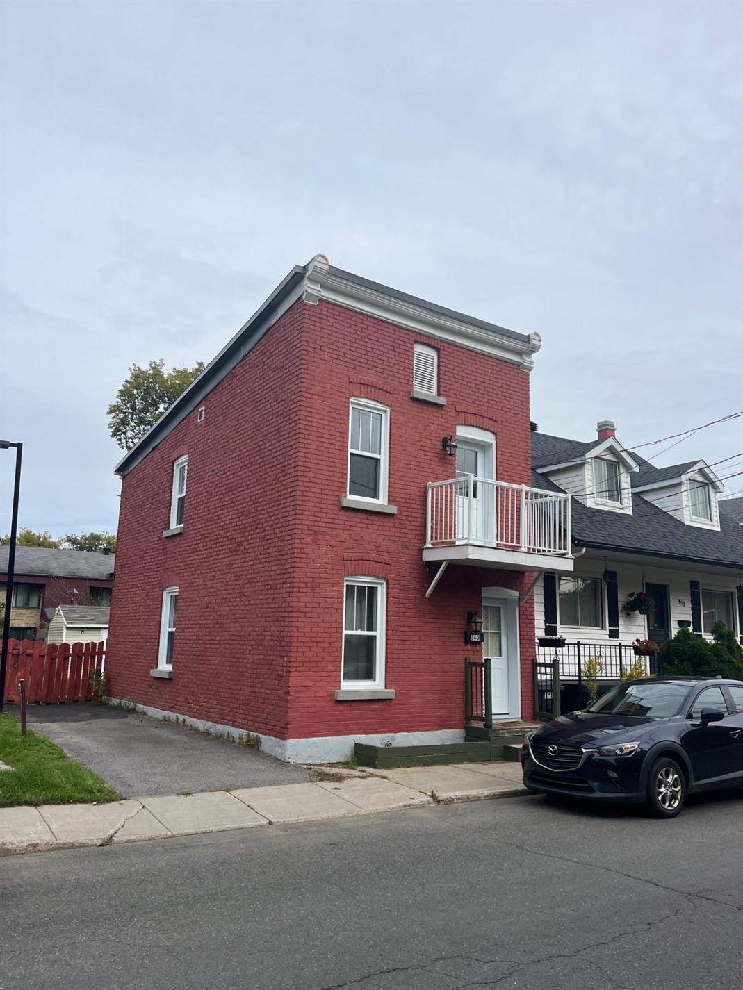 360 Rue St-Paul — photo 1