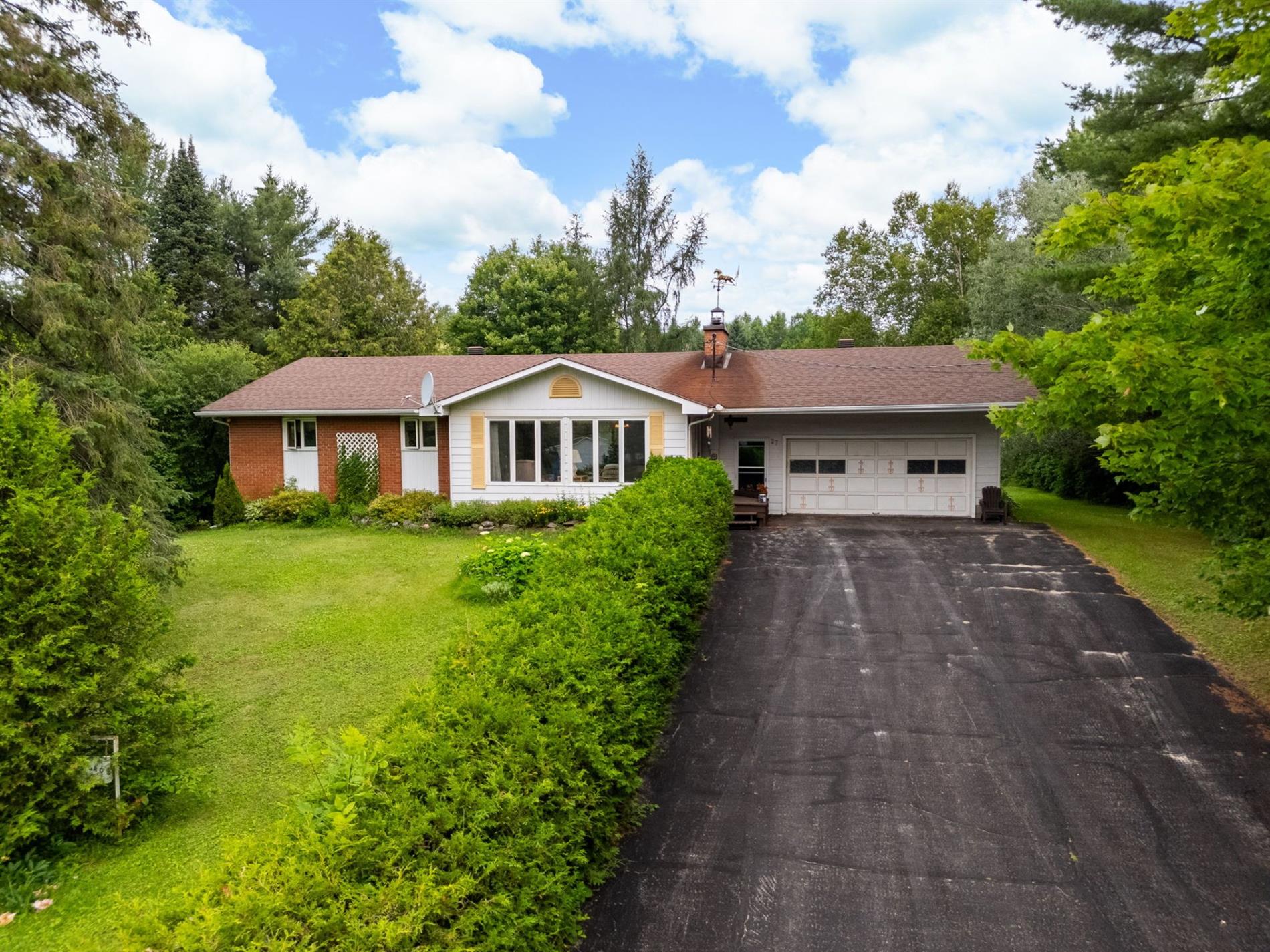 27 Ch. Hogan — photo 1