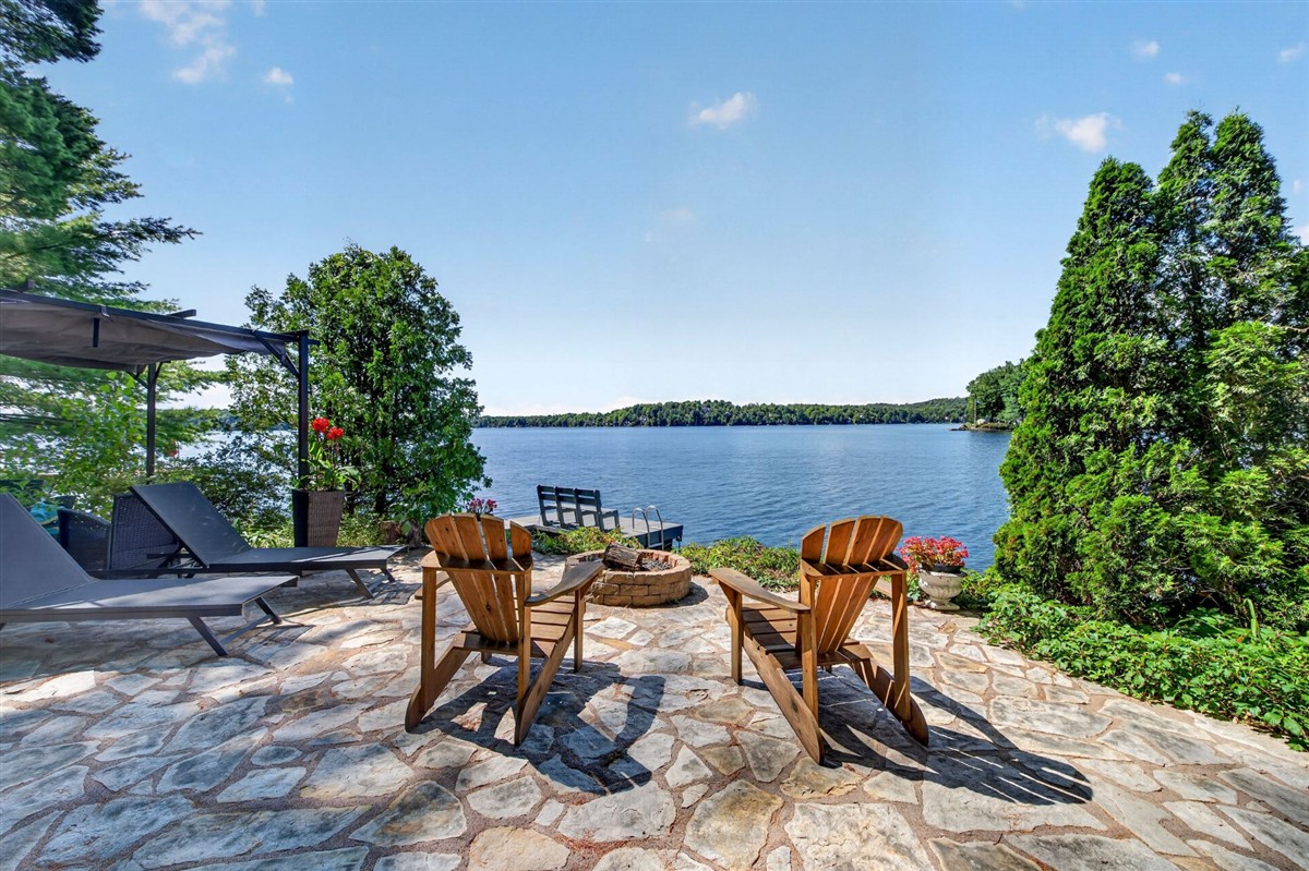 693 Ch. du Lac-Connelly, Saint-Hippolyte