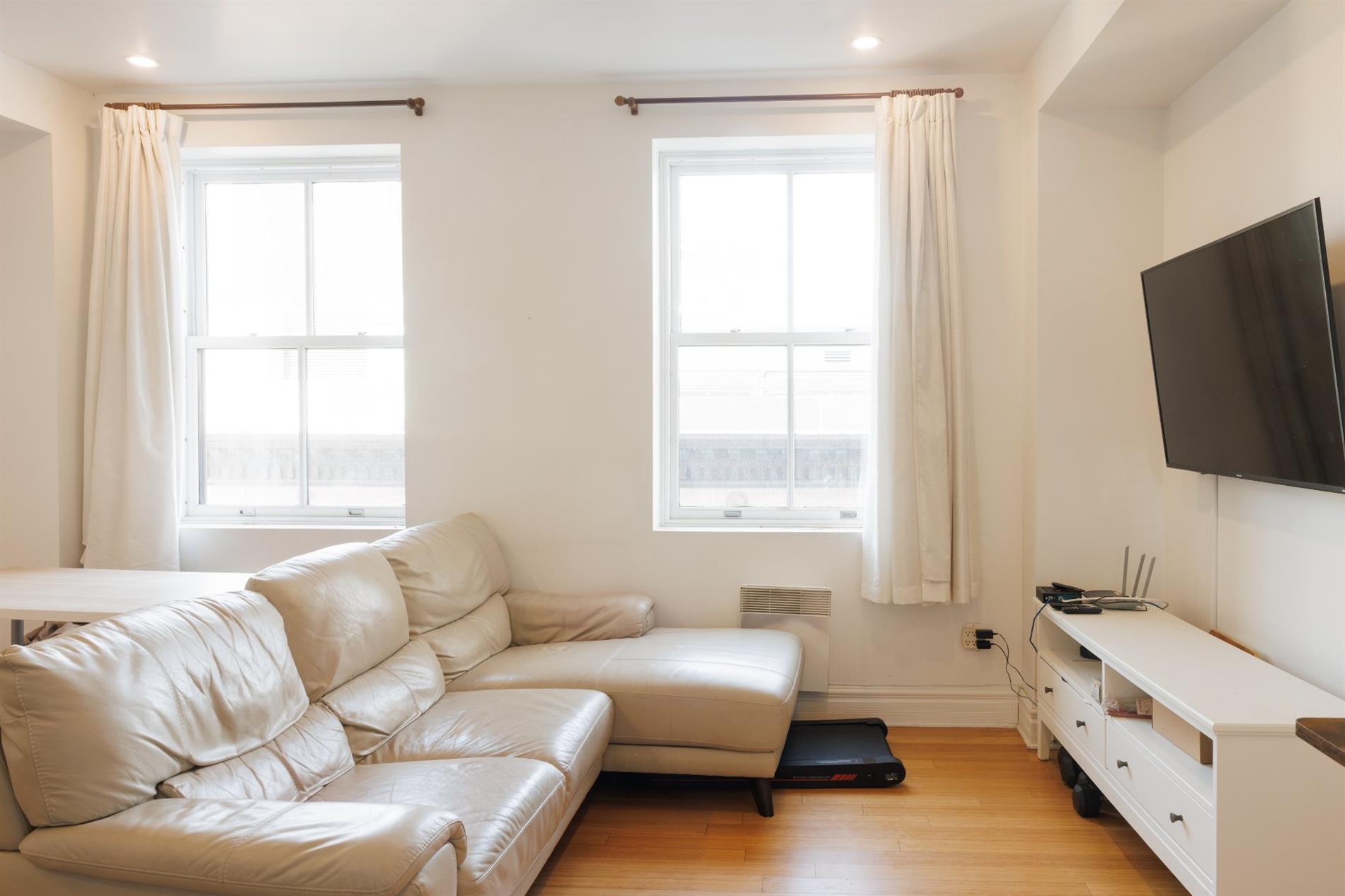 603-10 Rue St-Jacques — photo 3