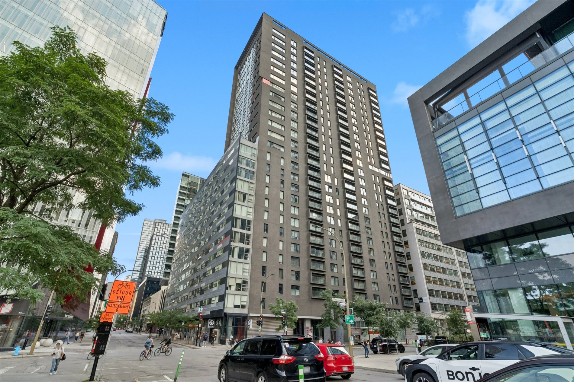 350 Boul. De Maisonneuve O. — photo 1
