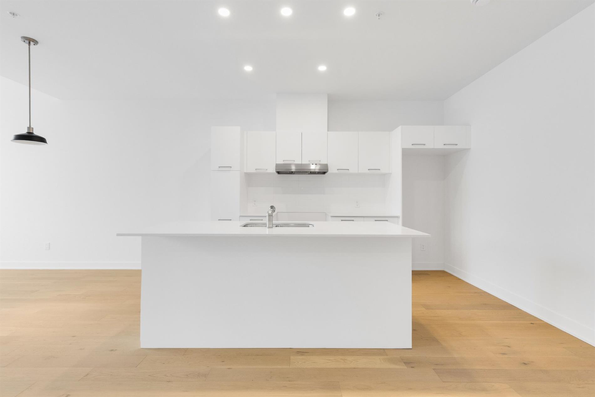 104-5410 Av. Papineau — photo 2