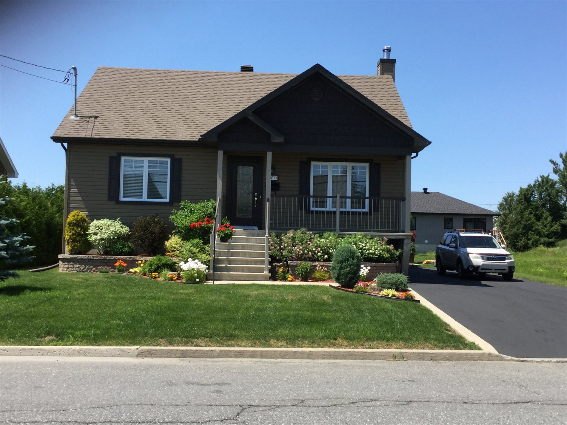 2400 Rue St-Damase — photo 1