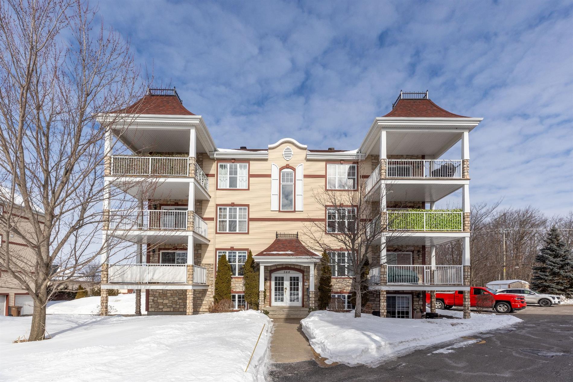 7-544 Av. Forest — photo 1