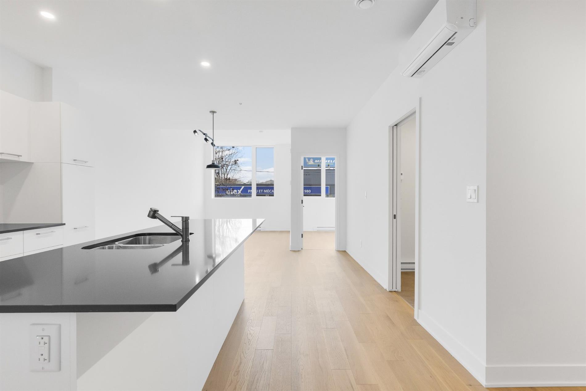 205-5410 Av. Papineau — photo 2