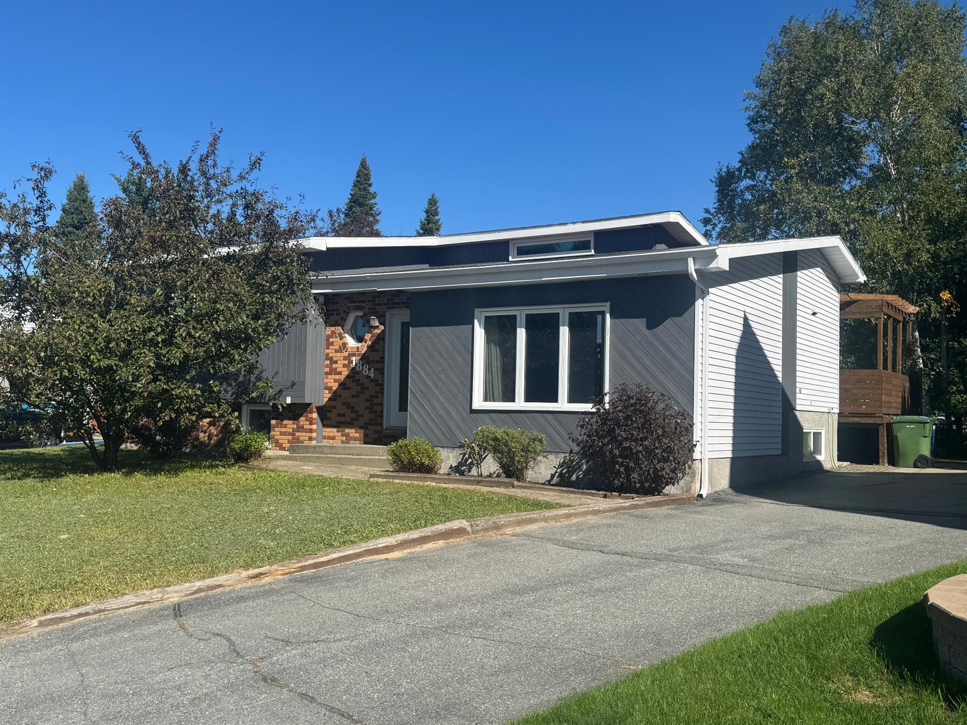 1884 Place Cartman — photo 2