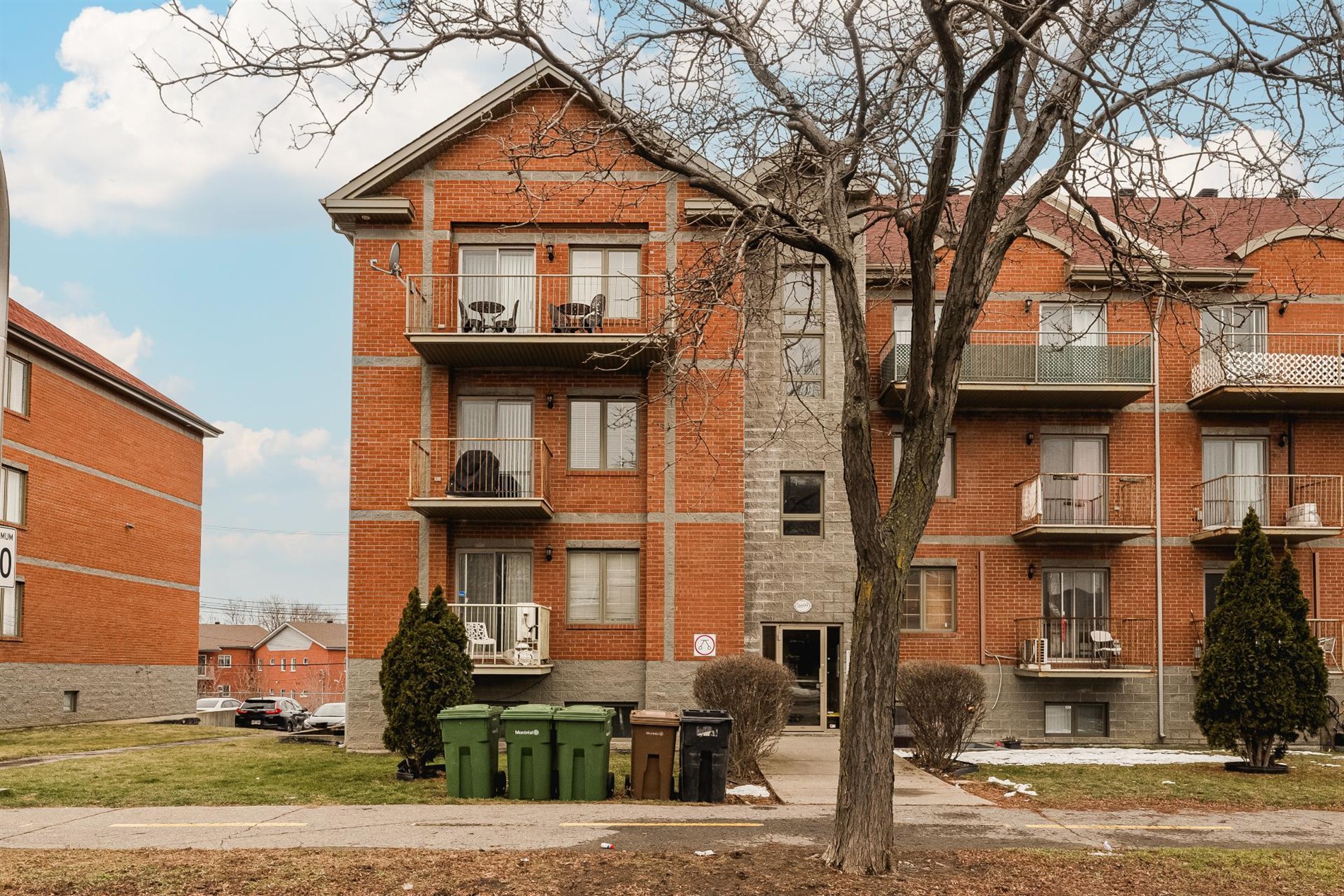 102-16699 Boul. de Pierrefonds — photo 1