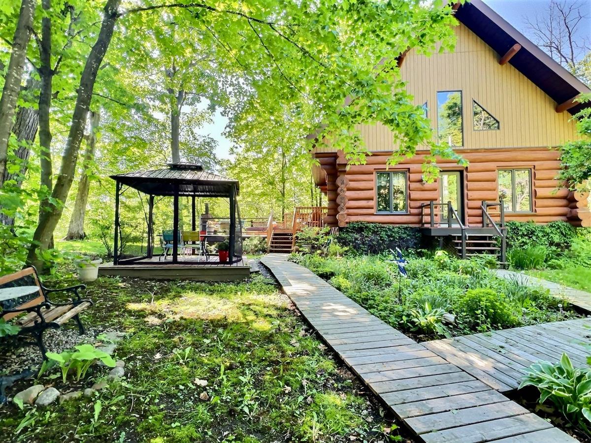One-and-a-half-storey house - 3655 Ch. des Éperviers, Saint-Placide