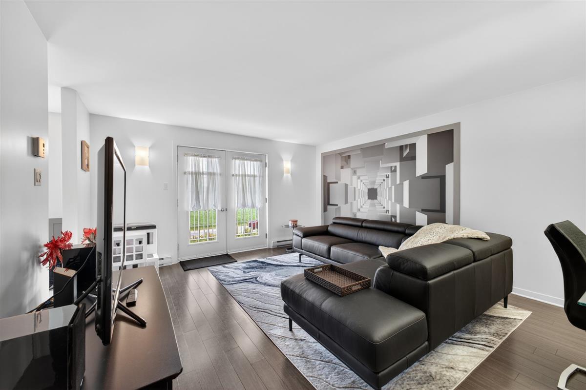 Apartment / Condo - 13 Place du Marché, Saint-Joseph-du-Lac