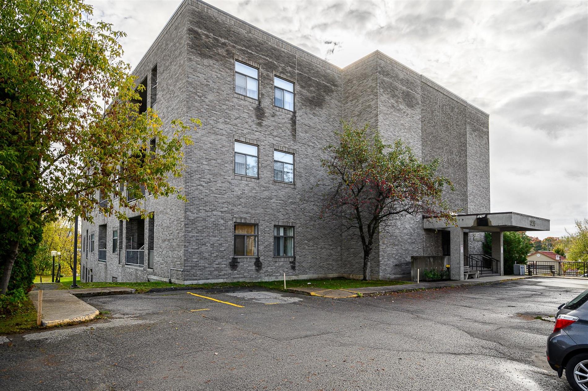 305 Rue Laviolette — photo 1