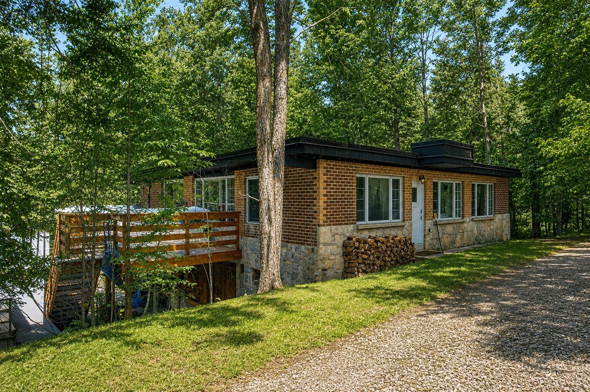 548 Ch. du Tour-du-Lac-Lynch N. — photo 1