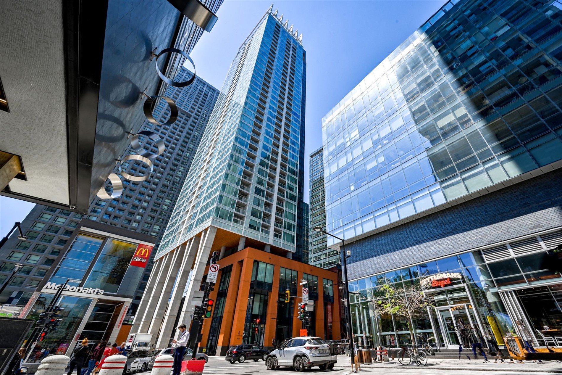 1020 Rue de la Montagne — photo 1