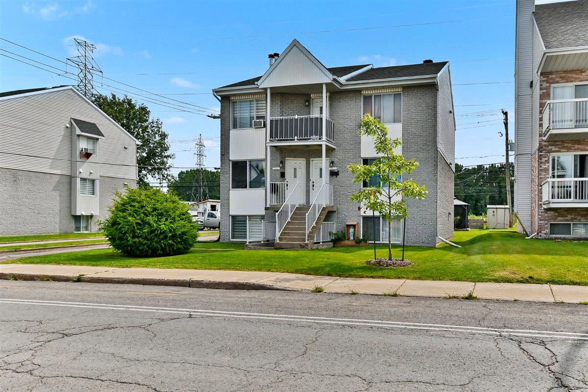 Triplex - 3348-3352 Rue Édith, Laval (Fabreville)