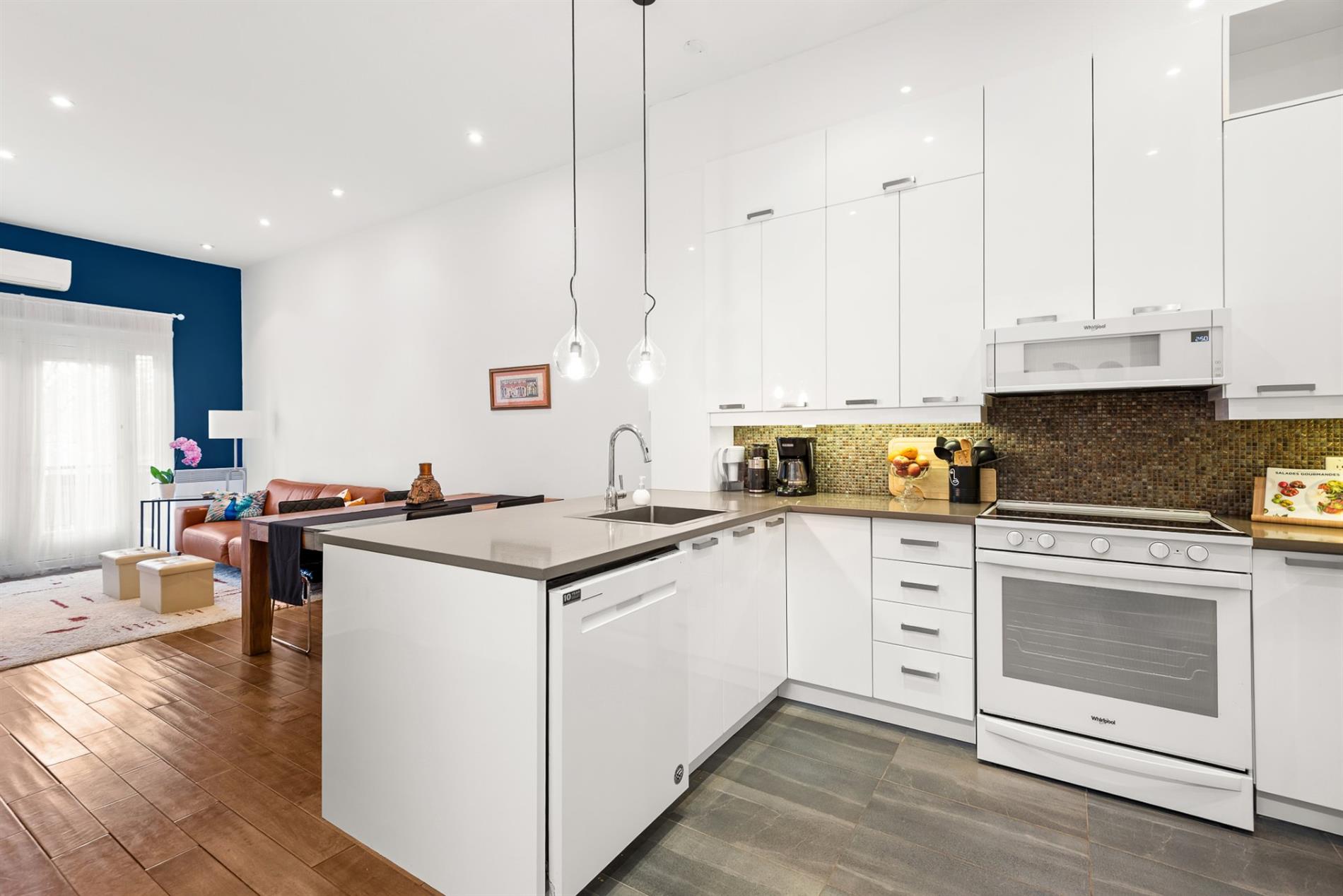 4-1647 Rue Fleury E. — photo 1