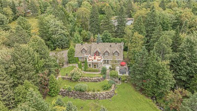 Maison à étages - Sainte-Anne-des-Lacs