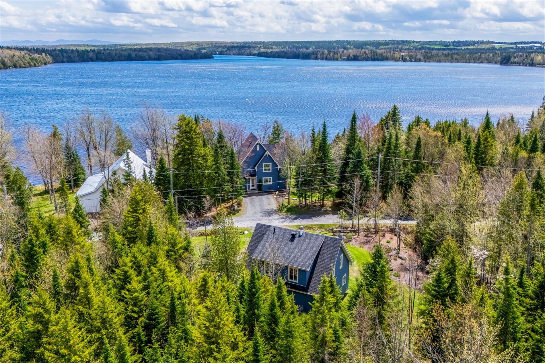260 Ch. du Lac-des-Trois-Milles N. — photo 1