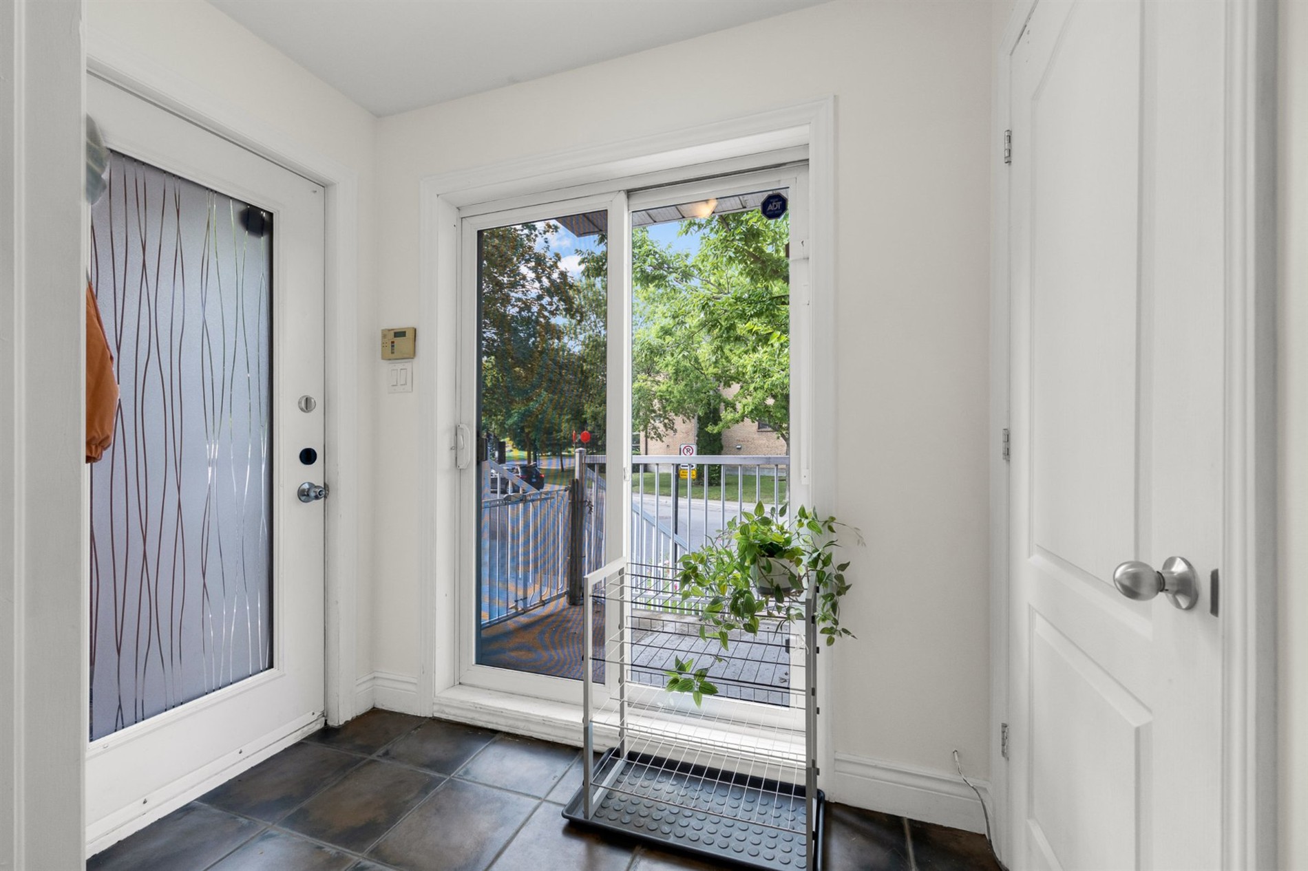 6922 Av. Irwin — photo 2