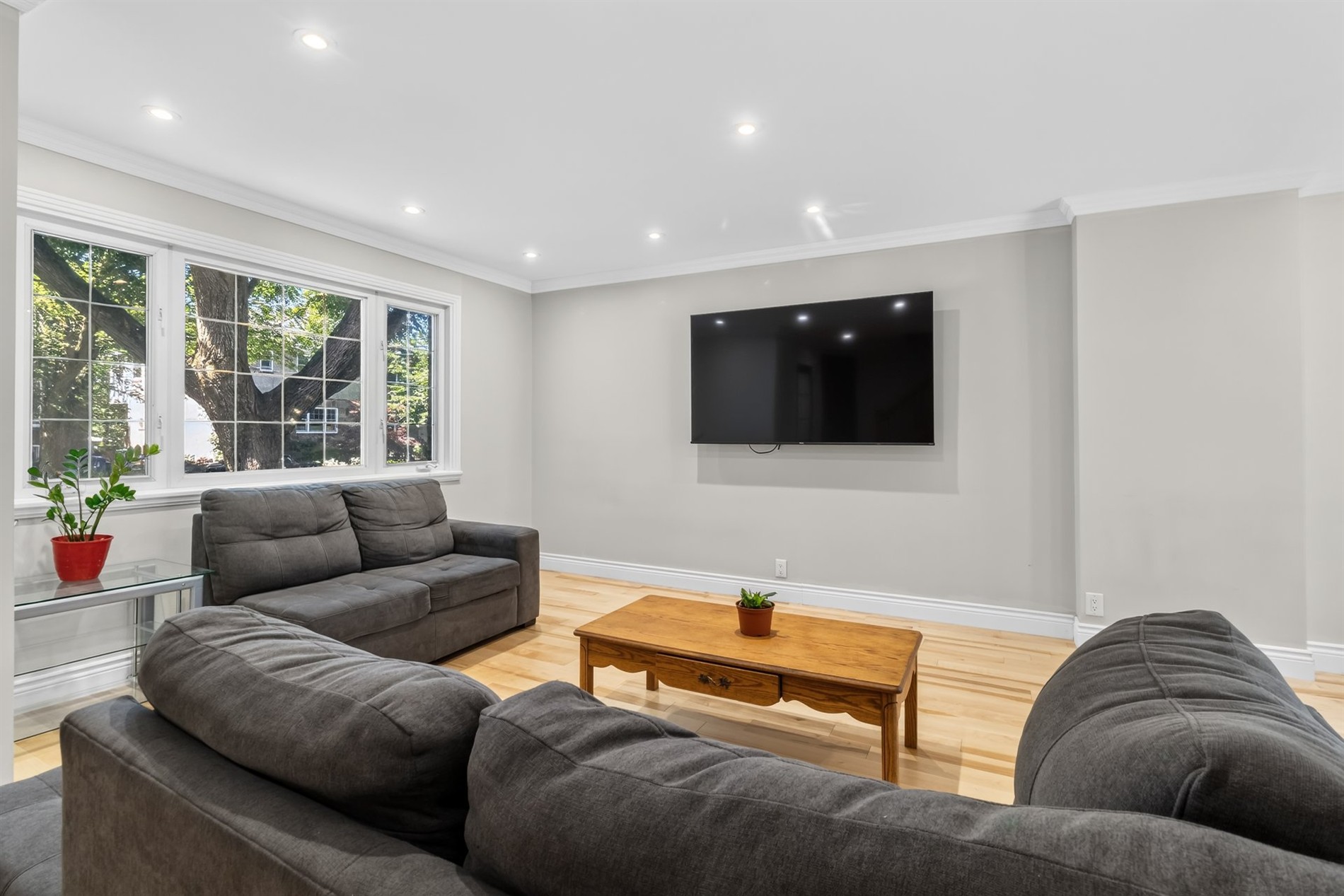 4573 Av. de Mayfair — photo 2