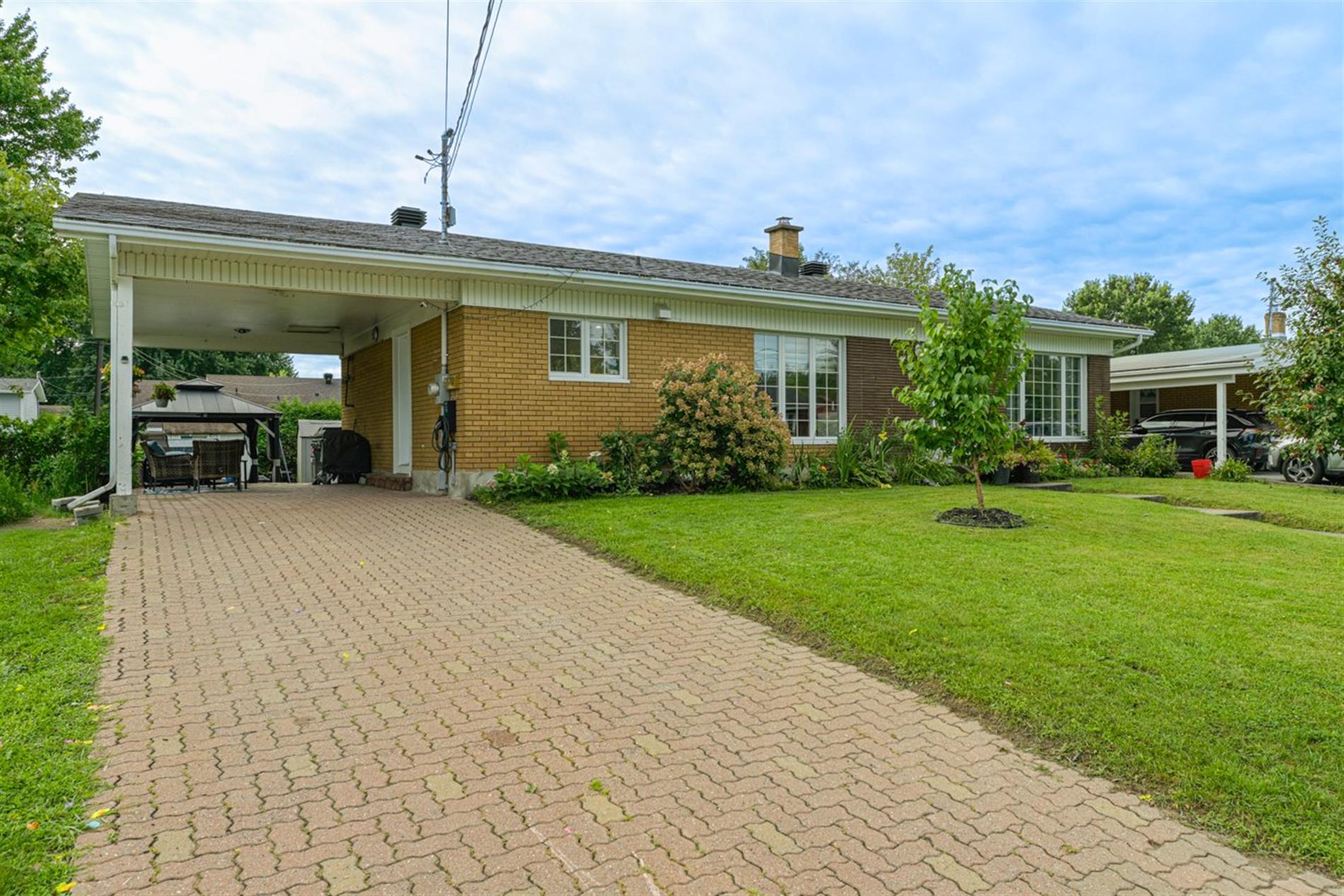 5415 Rue Garneau — photo 1