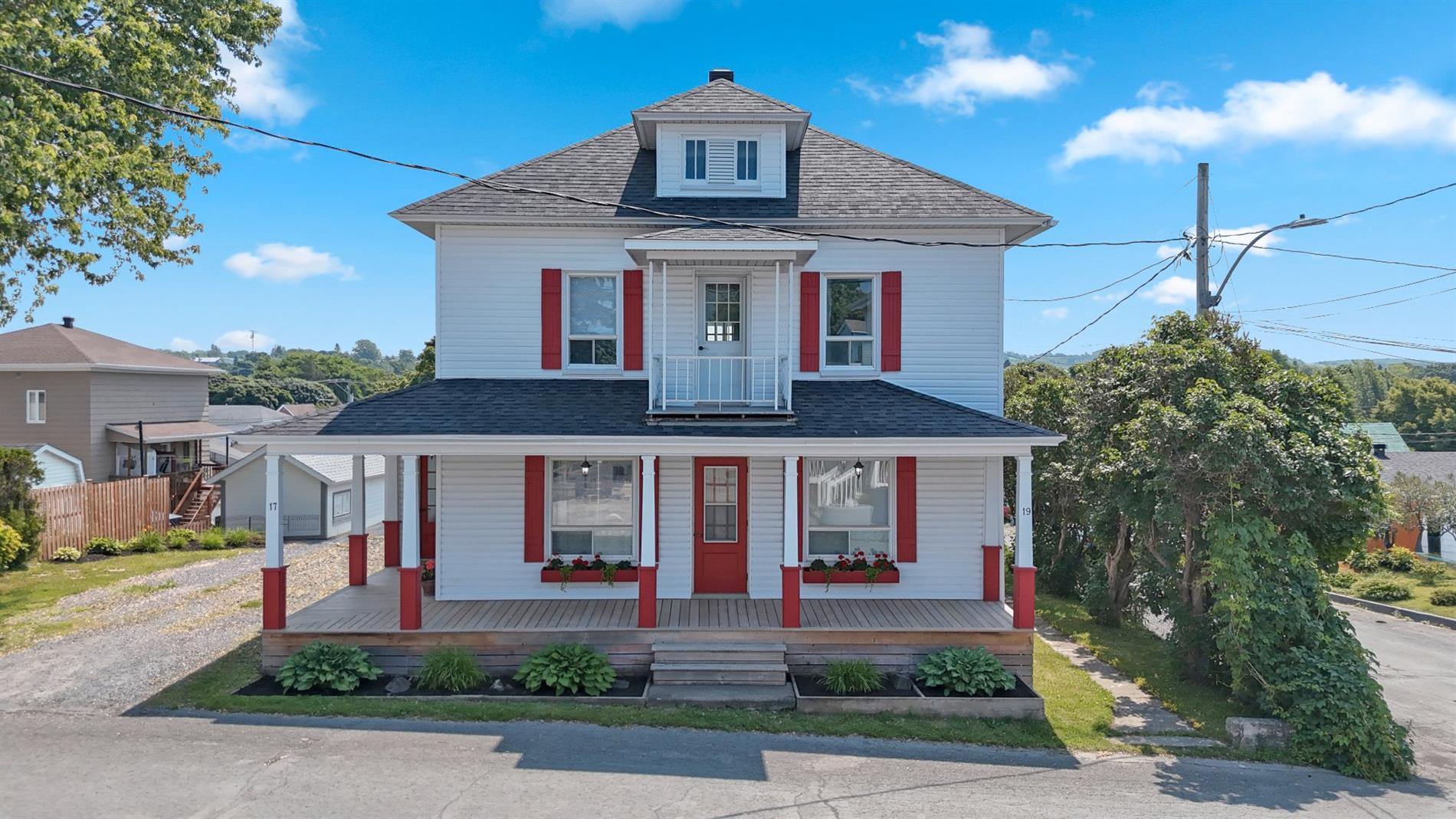 17-19 Av. Lapierre — photo 1