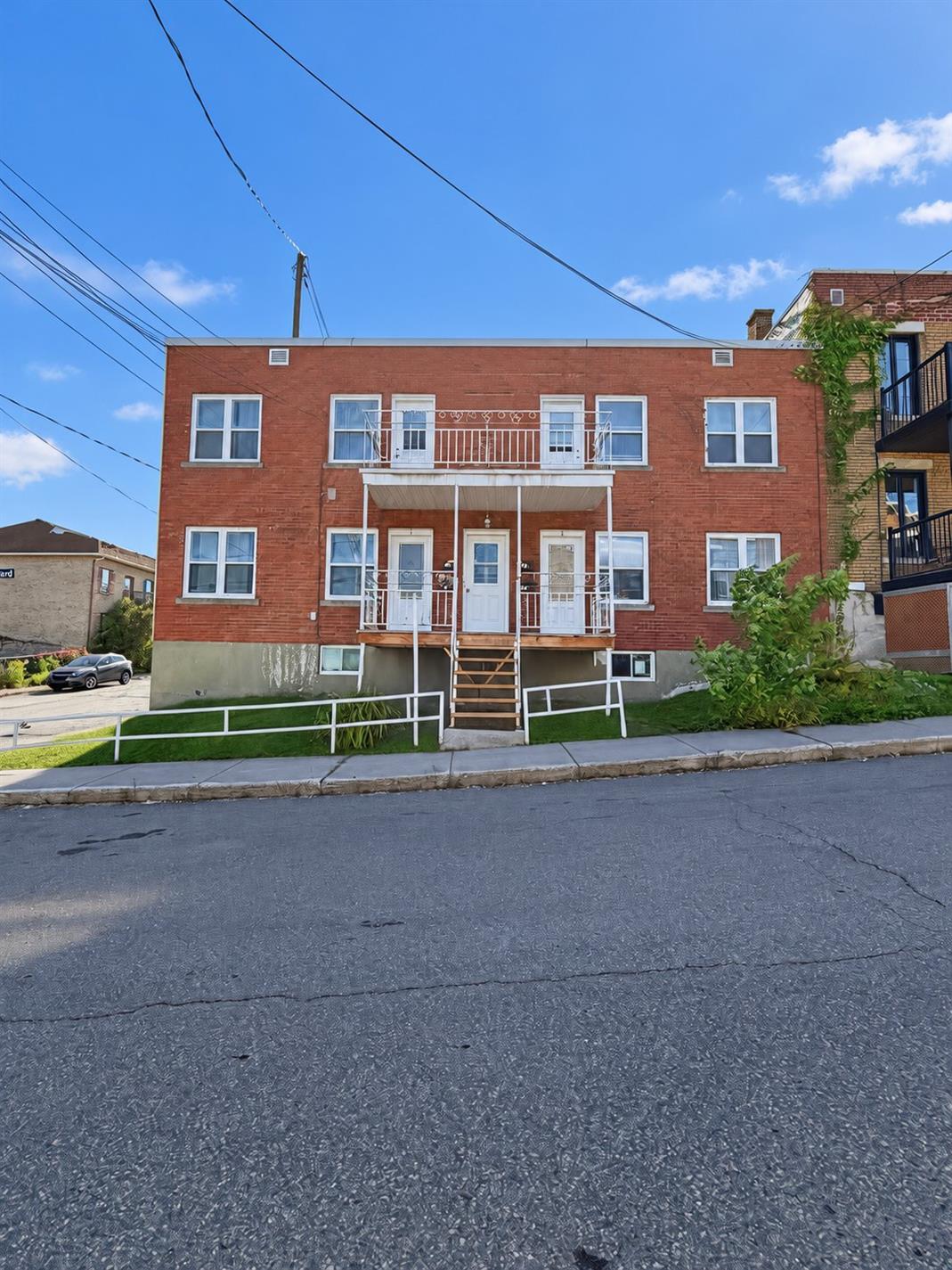 2582 Av. Dollard — photo 3