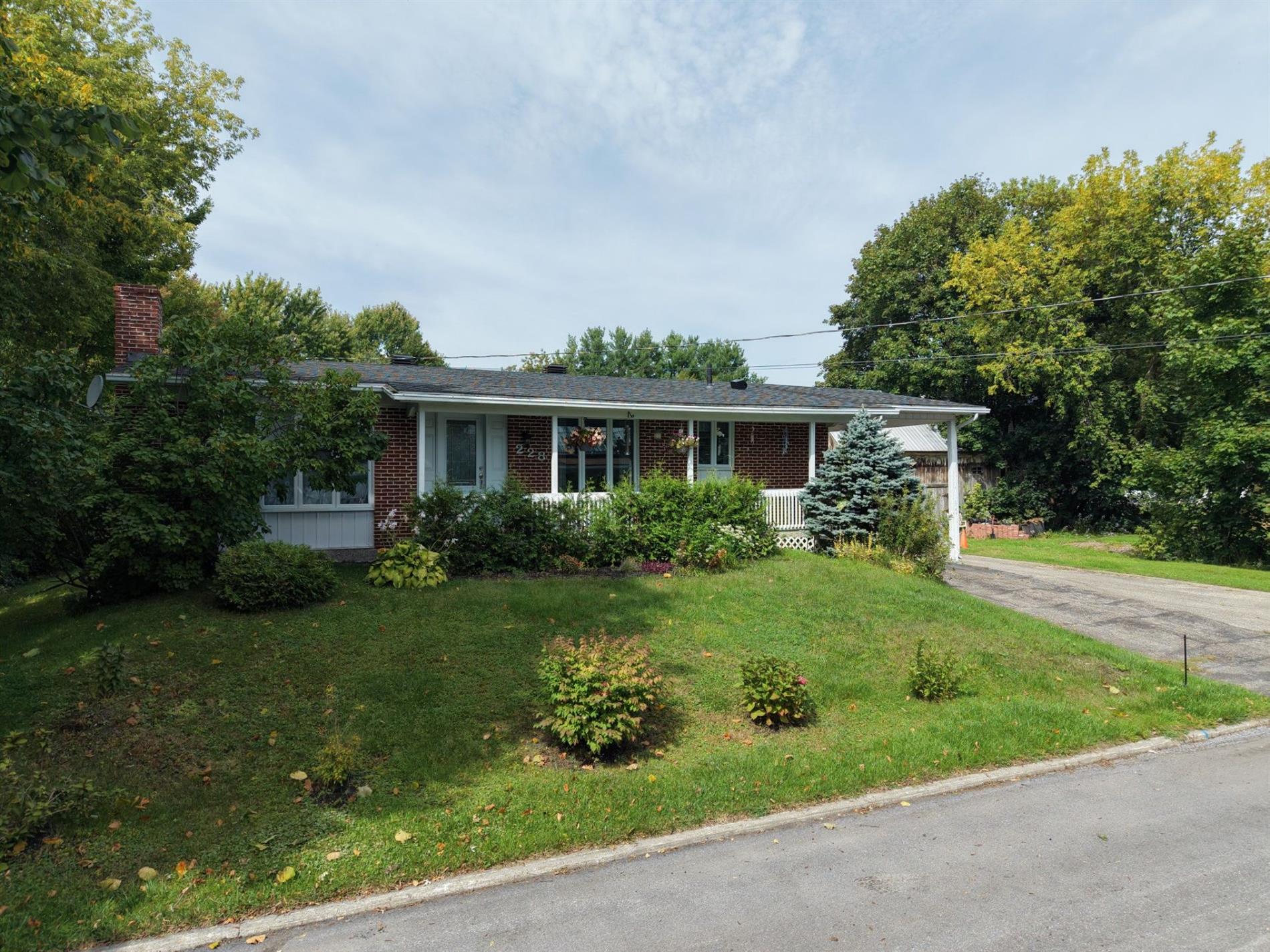 228 Rue Palardy — photo 2