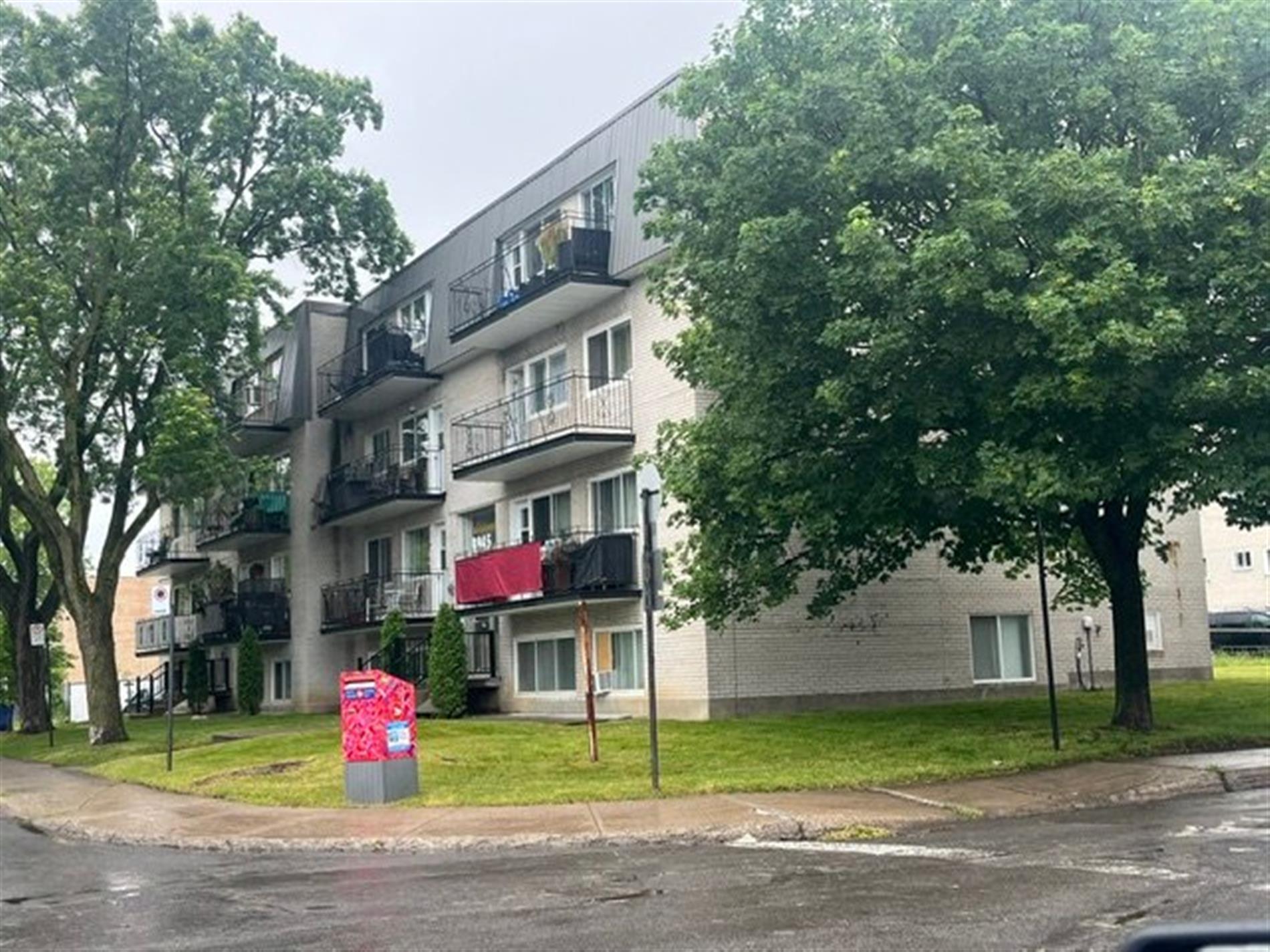 8935-8945 Av. Éric — photo 1