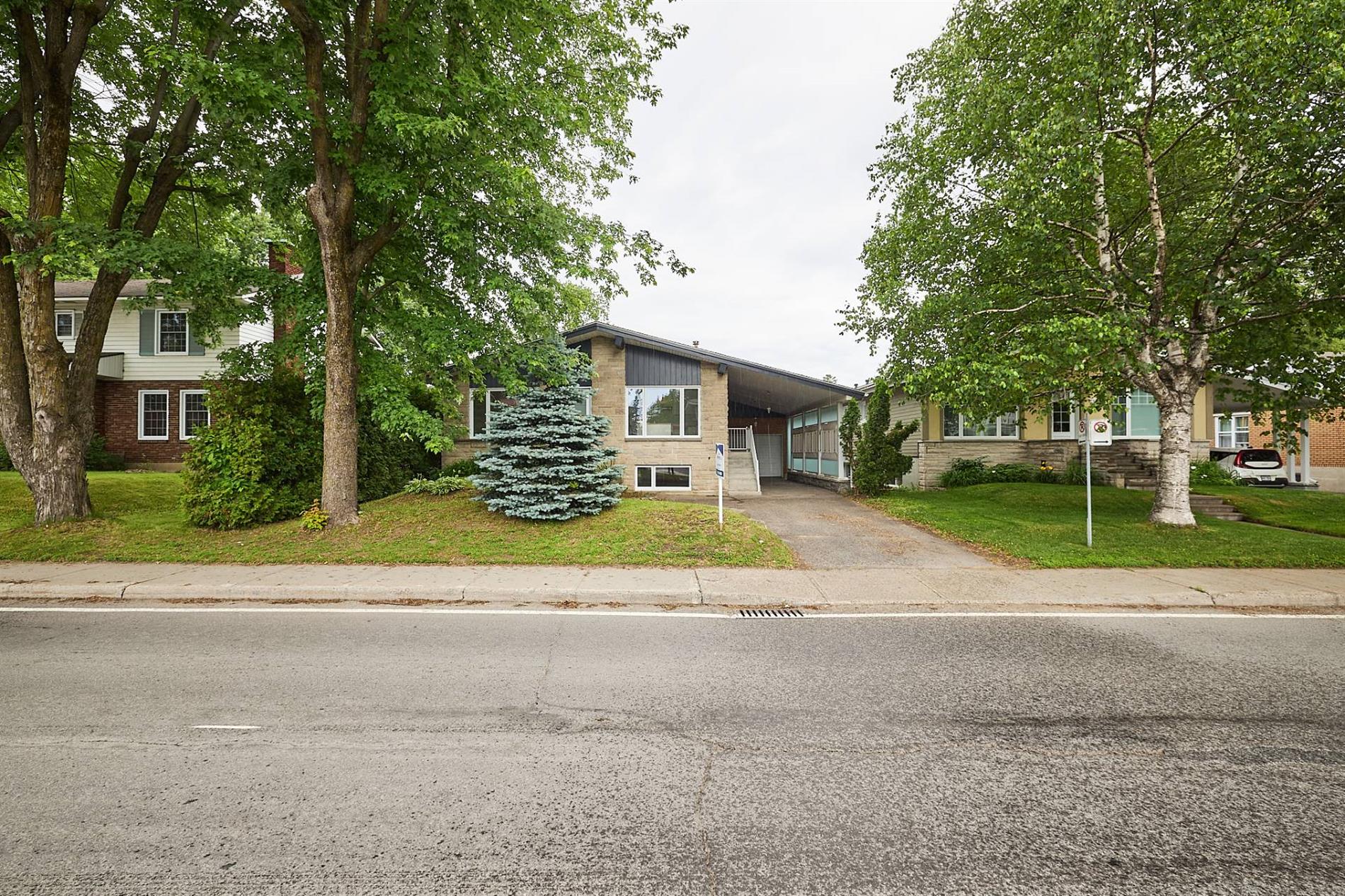 1064 Boul. Manseau — photo 1
