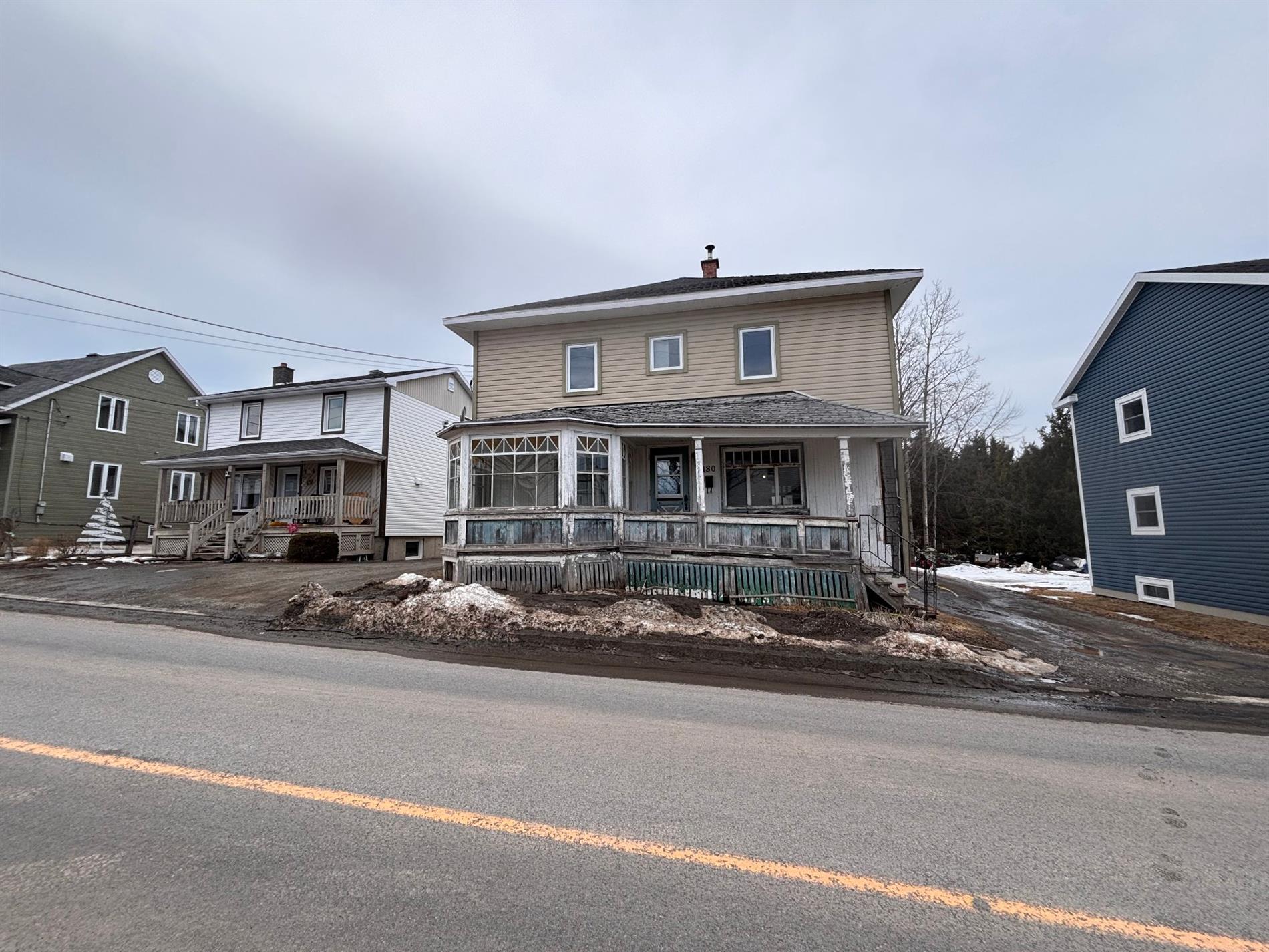 180 Rue Deschênes O. — photo 1